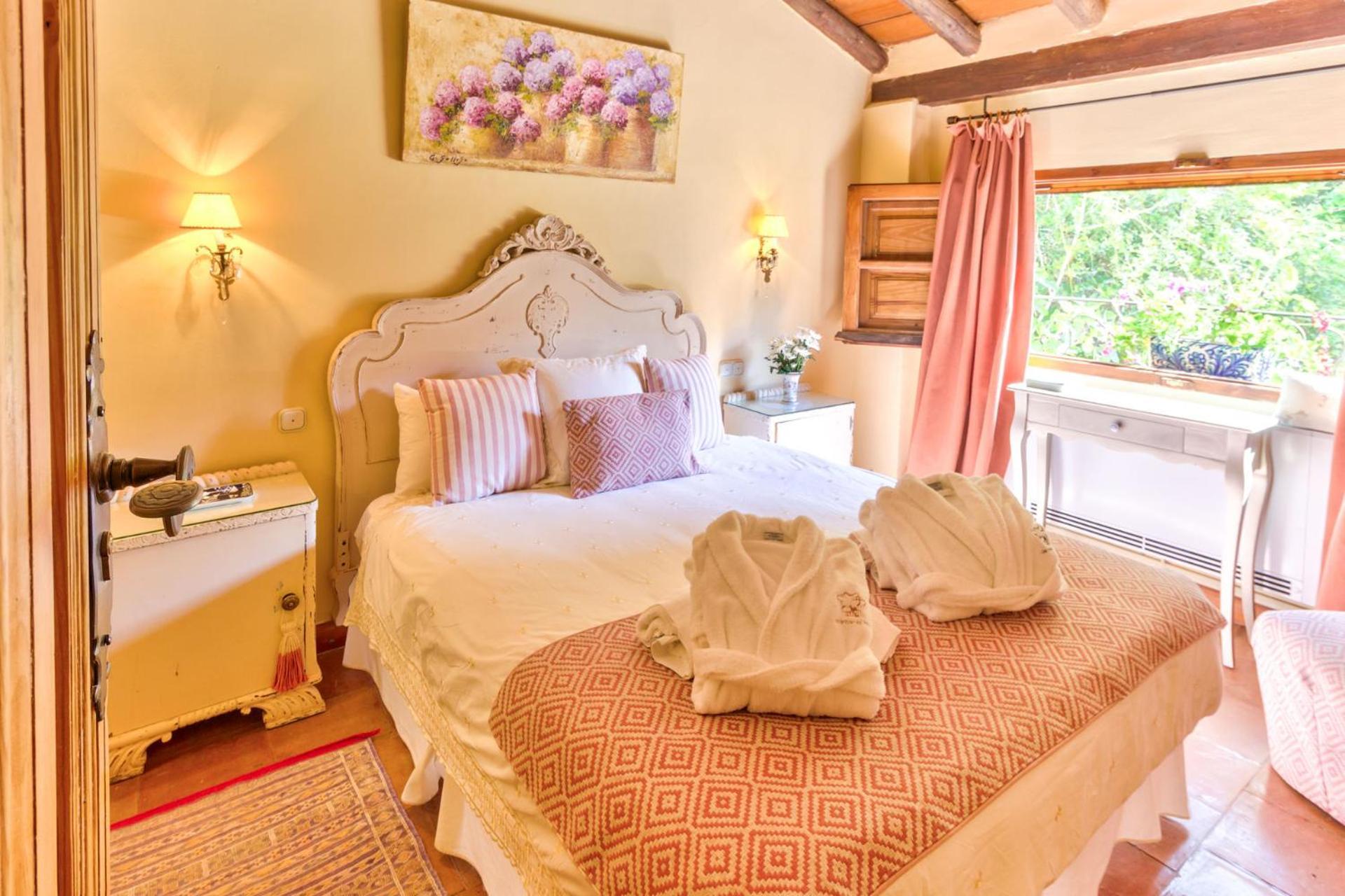 Cortijo El Pino Retreat Bed & Breakfast Albunuelas Exterior photo